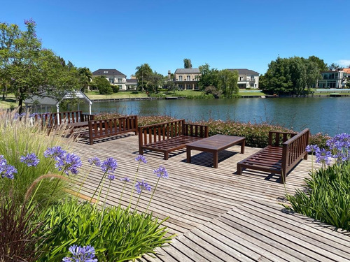 Imagen 9 de 26 de Espectacular Lote Al Lago En La Isla!!