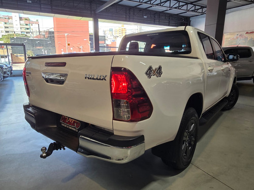 Toyota Hilux 2.8 D-4D TURBO DIESEL CD SR 4X4 AUTOMÁTICO