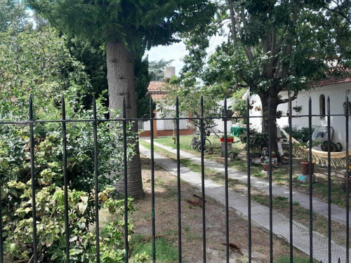 Casa En Venta - 3 Dormitorios 2 Baños 5 Cocheras - 450mts2 - Santa Teresita