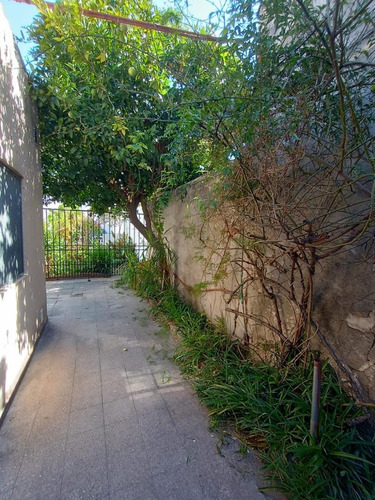 Casa En Lote Propio Multifamiliar (2 Ph) O Ideal Inversor. Zonif. R2bii. Para Edificio O Duplex.