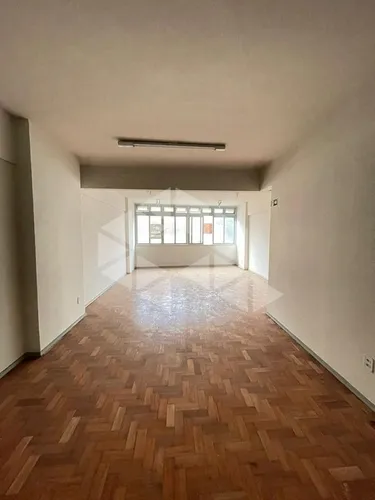 Vende-se Excelente Sala Comercial, Ampla, Com 47m², Banheiro, Piso Parquet Com Sinteko, Ensolarada.