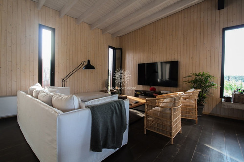 Casa En Venta De 3 Dormitorios En Pueblo Mio