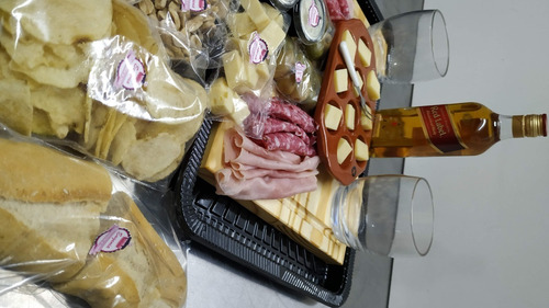 Imagen 4 de 7 de Picada A Domicilio Whisky Johnnie Walker/tabla Regalo-(p/2)