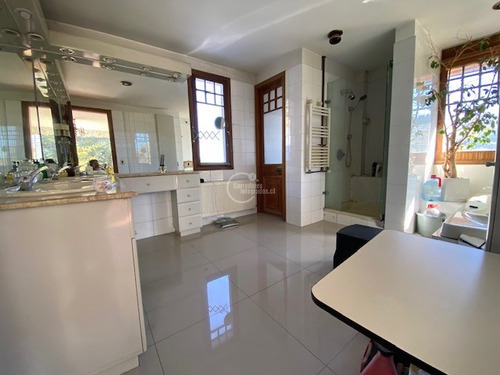 Casa En Venta De 5 Dorm. En Lo Barnechea