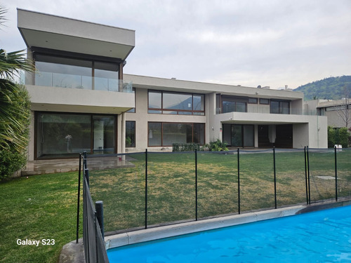 Fantástica Casa En Exclusivo Condominio Valle Escondido.