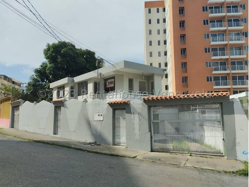 Gabi Irastorza De Rentahouse Te Ofrece Venta De Casa En Barquisimeto Codigo 24-22023, Res Del Este, Estratégica Zona Comercial, Y Muy Espaciosa, Aprovecha De Invertir, Contáctame.