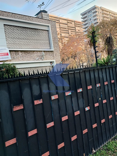 Casa Pareada En Venta De 4 Dorm, 2 Baños, Muy Amplia Ñuñoa