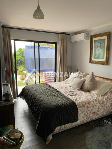 Casa En Venta De 4 Dorm. En La Florida