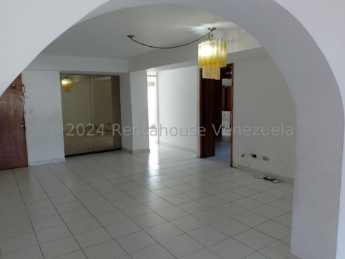 Apartamento En Venta En Prados Del Este #24-5631 Yosmil Carrero