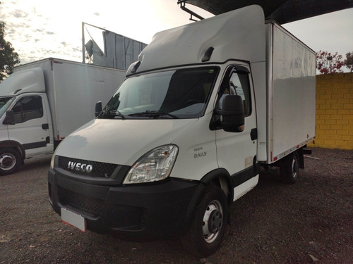 Imagem 2 de 12 de Iveco Daily 35s14 - 2013 - Baú