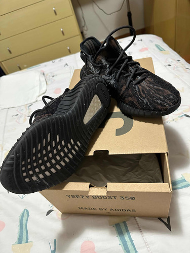 Tênis adidas Yeezy Boost 350 V2