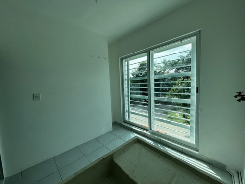 Imagen 12 de 16 de Casa De 2 Pisos En Renta En Fracc. Tipo Privado En Real Del