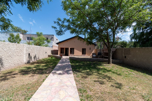 Casa De 3 Dormitorios Con Cochera En Villa Amelia