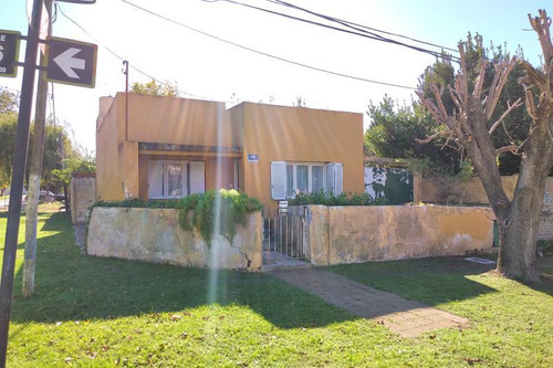 Venta Casa 3 Dorm. Lote De 10x30. 46 Y 136