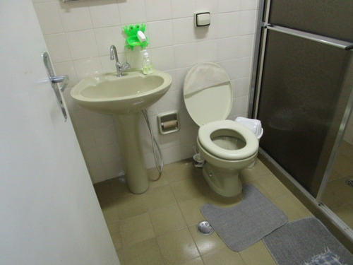 Apartamento De 1 Dormitório. Prédio Com Elevadores. No Centro Do Bairro!!