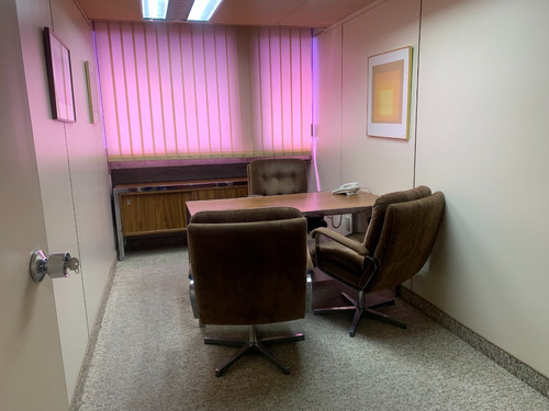 Los Cortijos Oficina En Alquiler