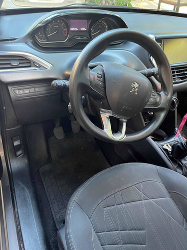 Imagen 7 de 9 de Peugeot 208 2016 1.6 Allure Touchscreen