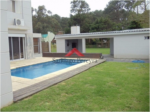 Casa De 4 Dormitorios En Alquiler Y Venta Cerca De La Playa En Rincón Del Indio, Punta Del Este.- Ref: 6056