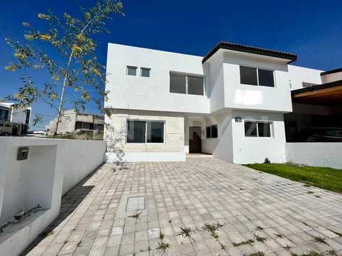 Casa En Venta Residencial Lomas Del Juriquillas, Juriquilla, Querétaro.