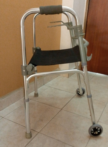 Andadera Adulto Con Ruedas Delanteras Y Asiento (Usado)