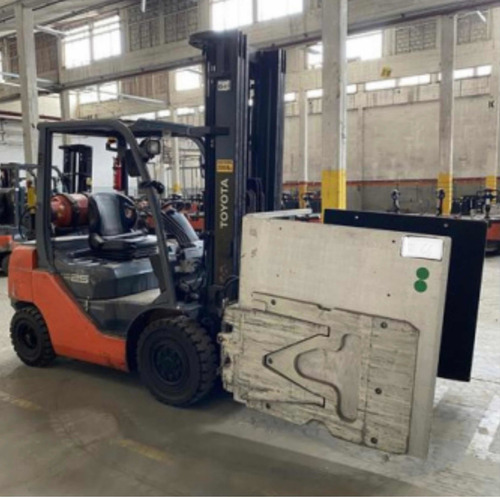 Imagen 9 de 25 de Autoelevador Toyota Fg25 Con Clamp Cascade 2012 Envio A Pais