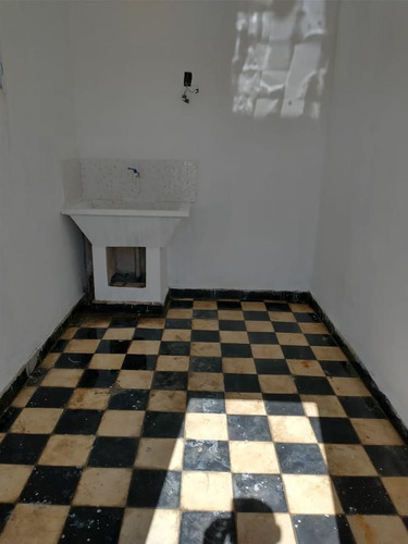 Excelente Casa Con Patio, Terraza Y Cochera. Escucha Oferta.