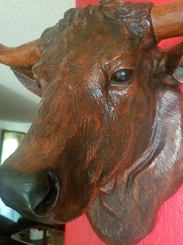 Toro Escultura De Pared, Trabajo Repujado Con  Piel