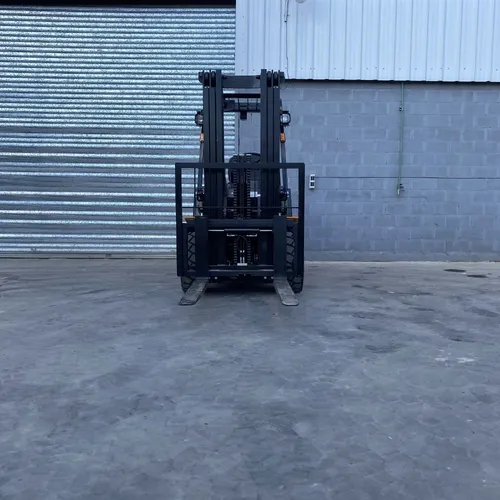 Autoelevador 3500kg 3.5 Toneladas Triple Torre 4.5m