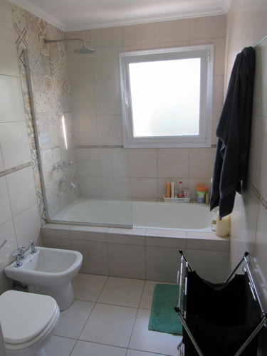 Casa En Venta - 3 Dormitorios 3 Baños - Cochera - 1.600mts2 - Chivilcoy