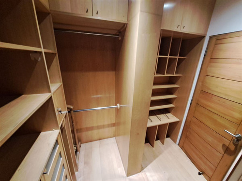 Departamento Tipo Townhouse En Venta De 5 Dorm. En Vitacura