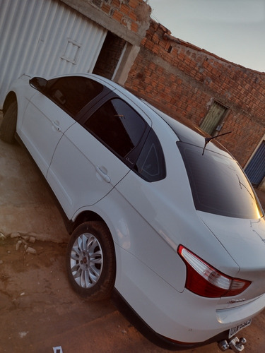 Imagem 8 de 10 de Fiat Grand Siena 2015 1.4 Attractive Flex 4p