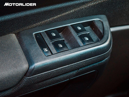 Imagen 17 de 25 de Chevrolet Onix Ltz 1.4 Extra Full | Permuta / Financia