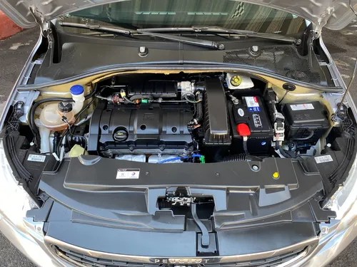 Peugeot 301 1.6 Allure At