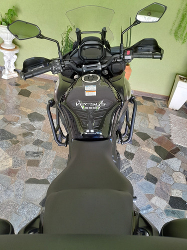 Moto Com Muitos Acessorios.