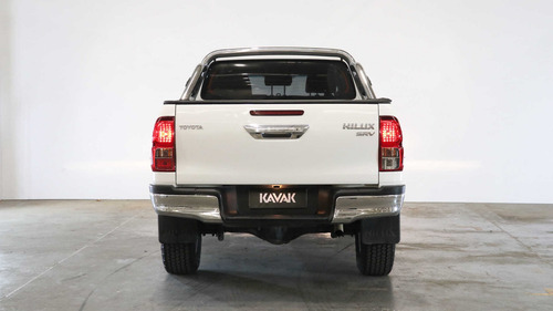 Toyota Hilux 2.8 Cd Srv 177cv 4x2 At - 138376 - C