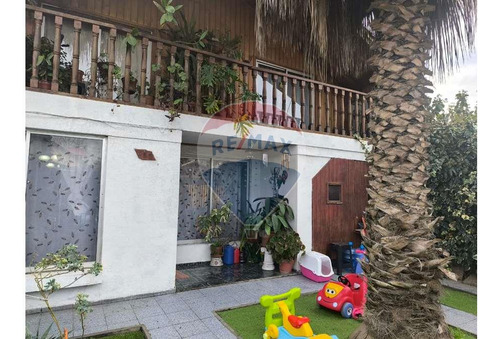Venta De Amplia Y Cómoda Casa En Maipú