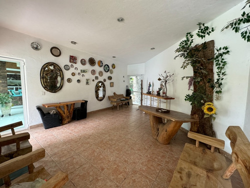Residencia En Venta Con Alberca En Zapopan