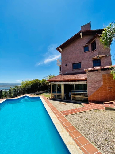 Imagen 2 de 29 de Casa Con Pileta Para 8/10 Personas, Excelente Ubicación Y Vista