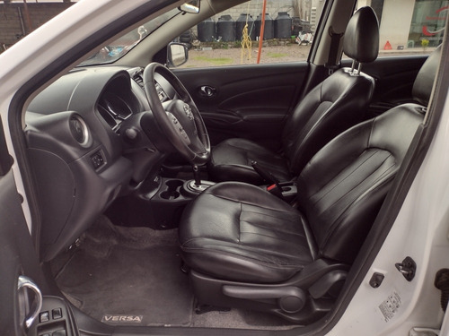 Imagen 9 de 14 de Nissan Versa 2018 1.6 Exclusive Navi At