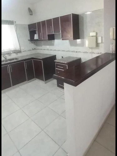 Imagen 3 de 8 de Permuta - Triplex De 4 Ambientes En Venta - Paso Del Rey
