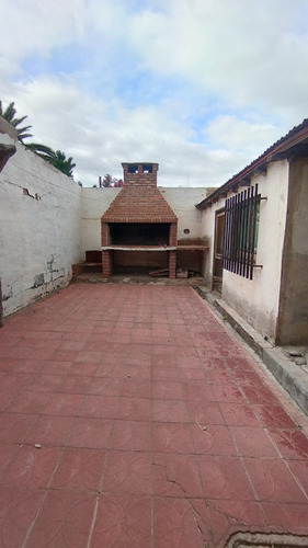 En Venta Casa 3 Dormitorios, A 15 Cuadras Del Centro