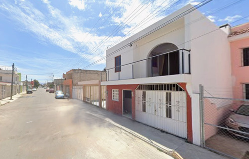 Casa De Dos Niveles En Jacarandas, Tepic, Nayarit