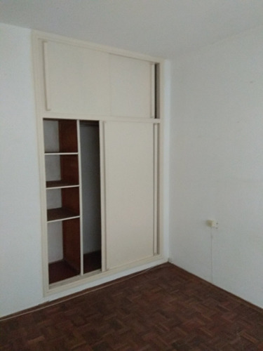 Imagen 6 de 9 de Frente A 18 De Julio Vivienda Ó Oficina