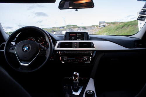 Imagen 11 de 15 de Bmw Serie 3 318 2018 Automático Plata, Como Nuevo