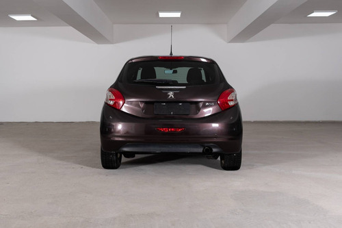 Imagen 4 de 15 de Peugeot 2014 208 1.5 5p Allure