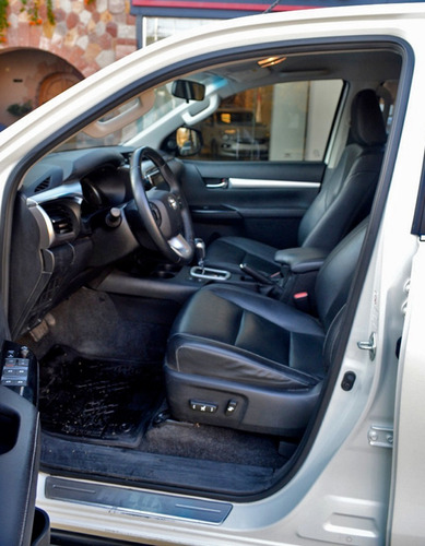 Imagen 7 de 16 de Toyota Hilux Srx At 4x4