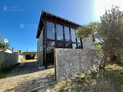 Espaciosa Casa A Dos Cuadras De La Playa En José Ignacio, La Juanita, Uruguay