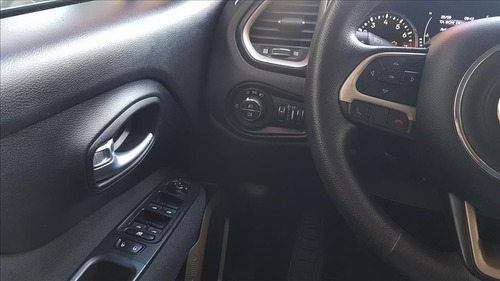 Imagem 8 de 9 de Renegade 1.8 16v Flex Sport 4p Manual