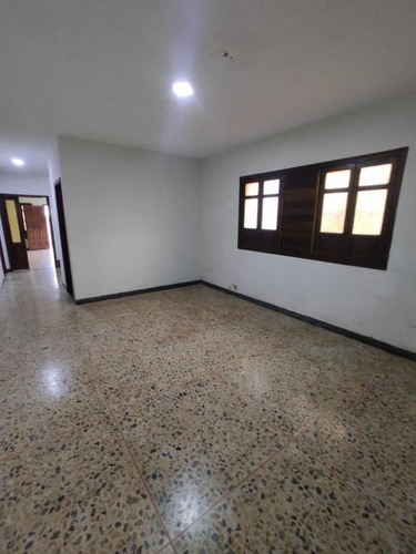 Imagen 6 de 14 de Casa De Esquina En Venta Trigal Sur Penélope Yañez