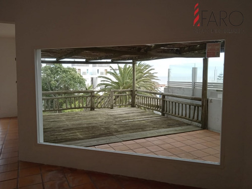 Excelente Local En La Barra 240 M2 Con Terraza- Ref: 36267